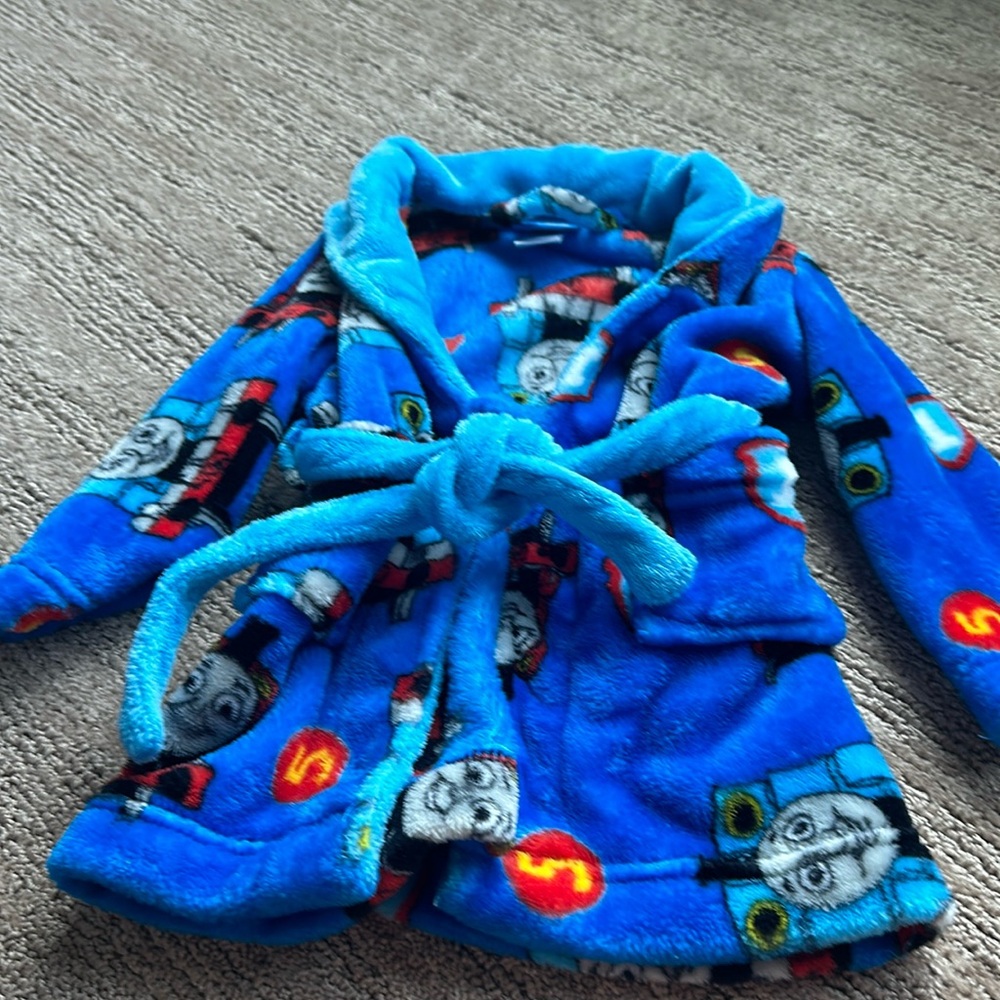 Thomas and friends bathrobe size 2t.